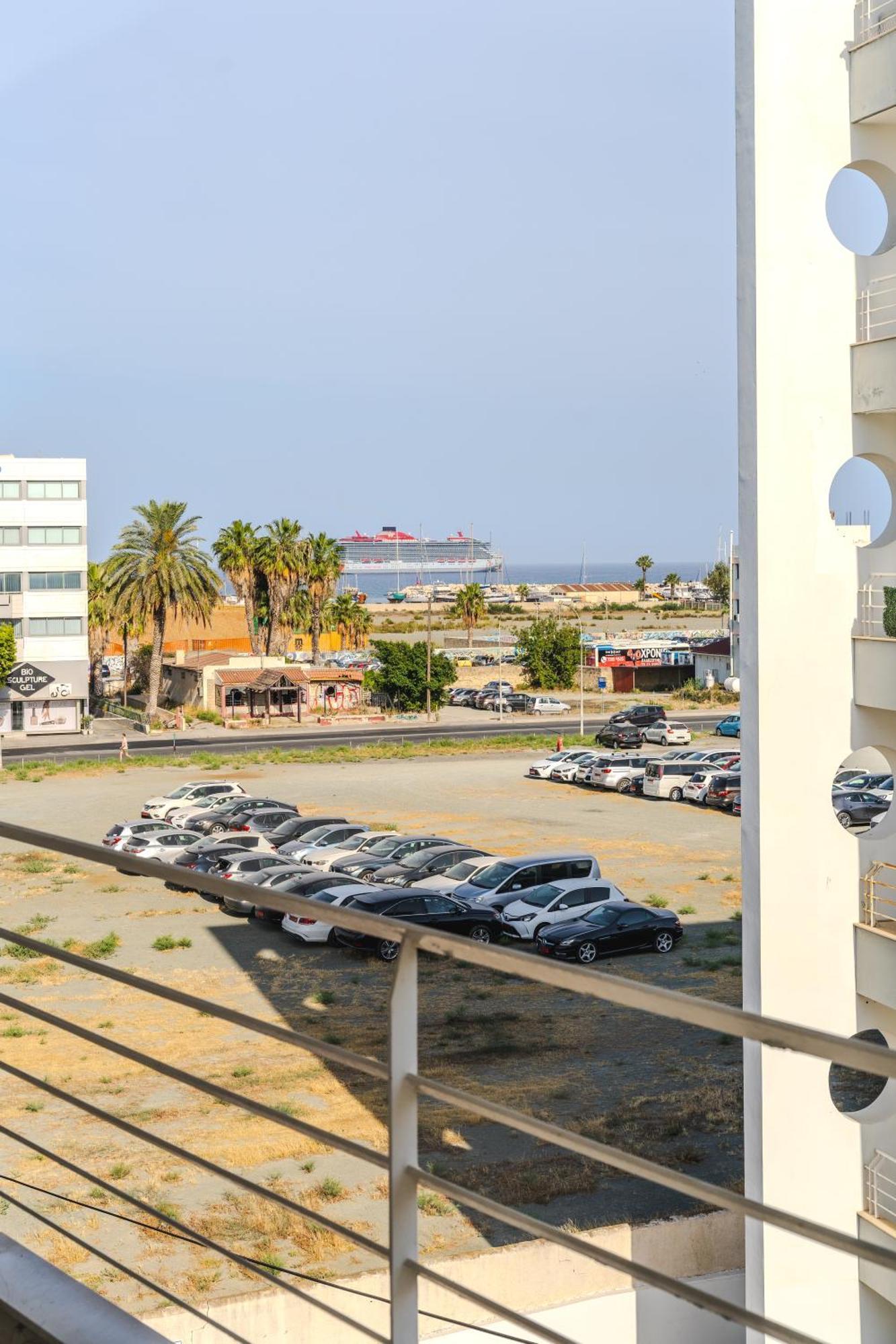 Violet Dusk City Center Flat Larnaka Exterior foto
